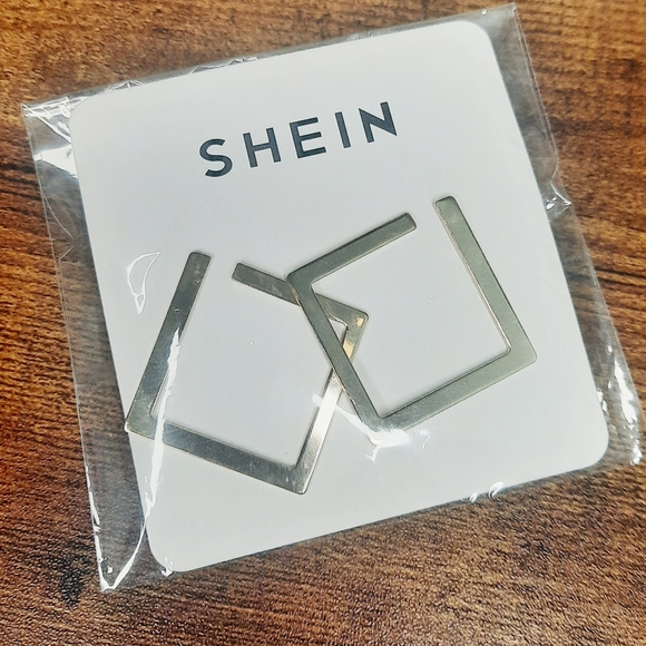 Geometric Hoop Earrings - Picture 5 of 6